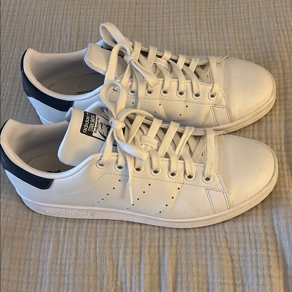 Adidas women’s Stan Smith 8.5 White leather and Navy Sneakers